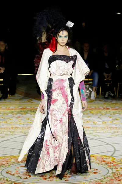 Look 60